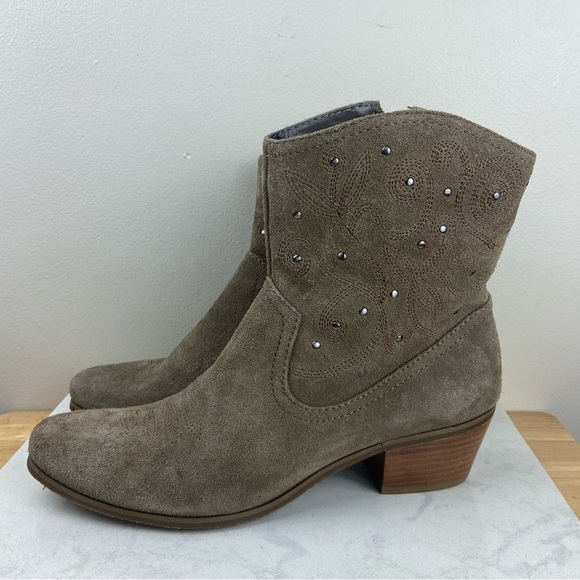 BANDOLINO Xerissa Suede Studded Leather Western Boots - Picture 9 of 13